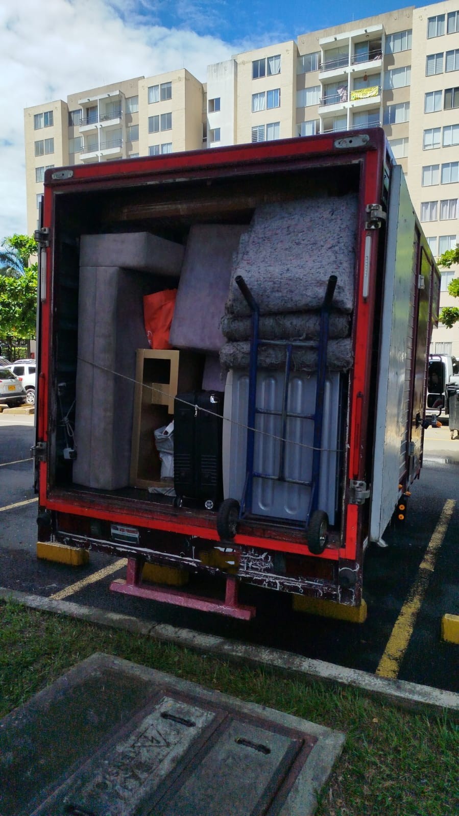 Servicio integral de empaque, carga y descarga para mudanzas